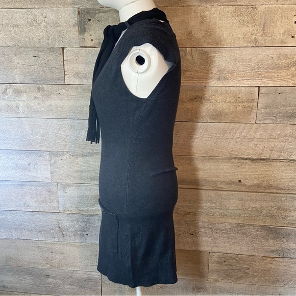 Guess women’s grey sweater dress in size medium - Picture 3 of 10